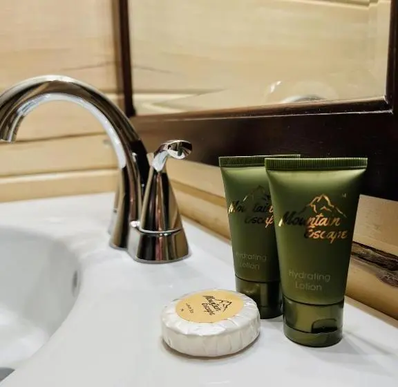 デラックススイート, Monterey Inn