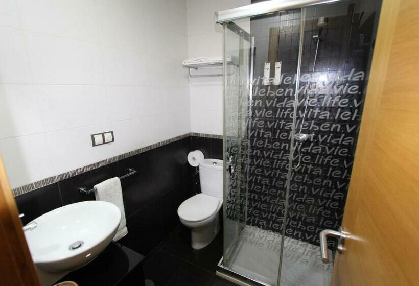 エコノミールーム, Un Lugar En La Vecilla