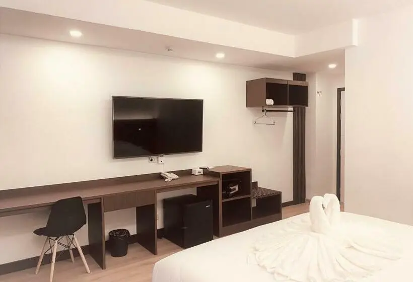 キングサイズベッドのスーペリアルーム, Geen Hotel Chonburi