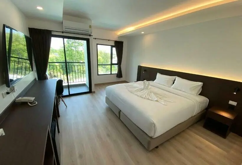 キングサイズベッドのスーペリアルーム, Geen Hotel Chonburi