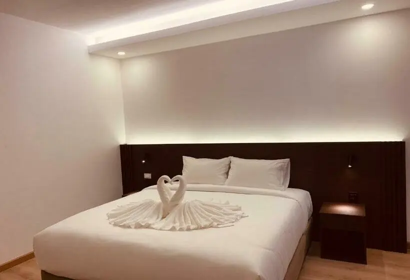 キングサイズベッドのスーペリアルーム, Geen Hotel Chonburi
