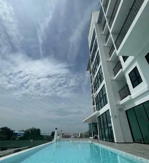 キングサイズベッドのスーペリアルーム, Geen Hotel Chonburi
