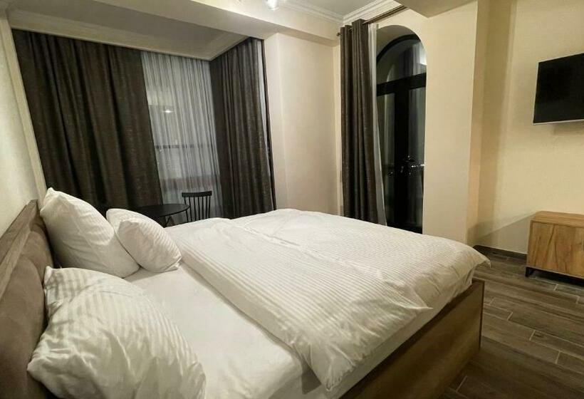 Camera Standard con Balcone, Altunyan