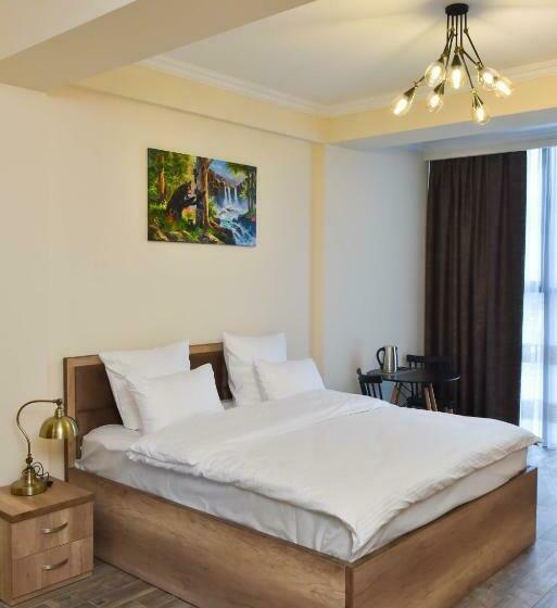 Camera Deluxe, Altunyan