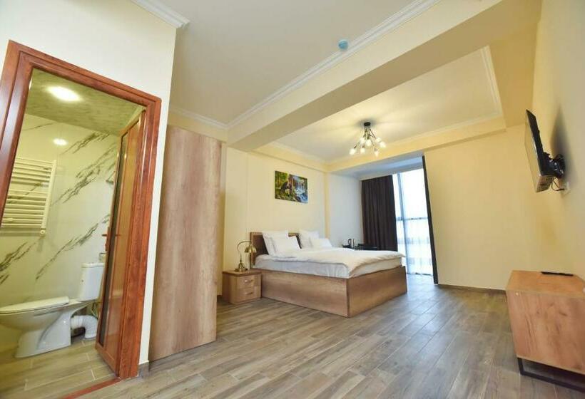 Camera Deluxe, Altunyan