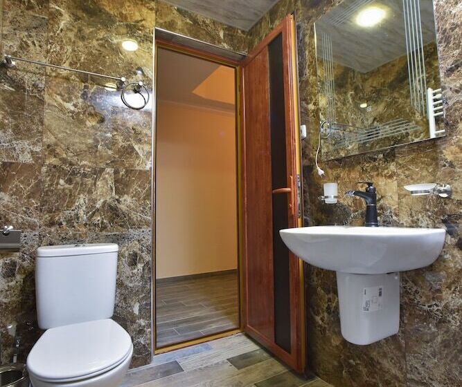 Camera Standard, Altunyan