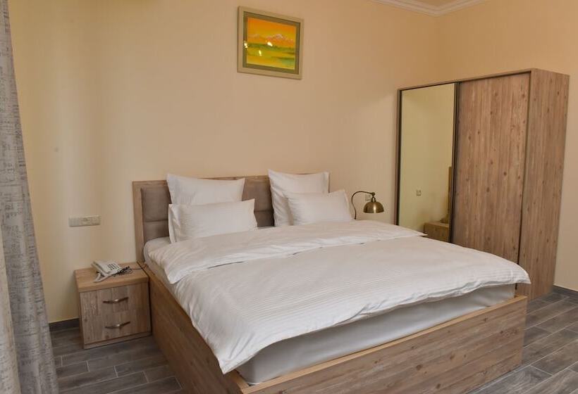 Camera Standard, Altunyan