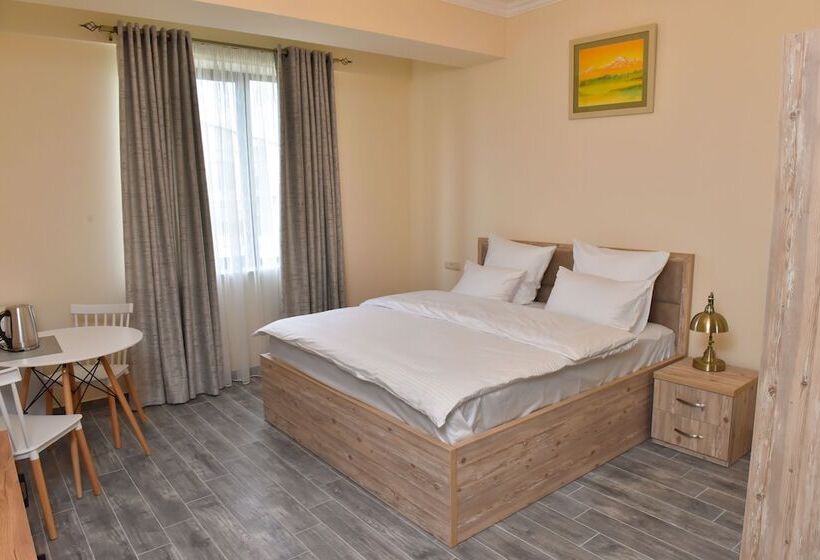 Camera Deluxe, Altunyan