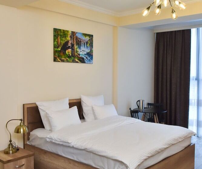 Camera Deluxe, Altunyan