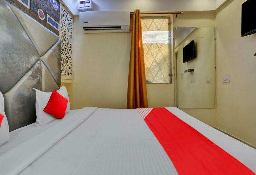 Quarto Triplo Clássico, Oyo Flagship 81202 Brown Villa