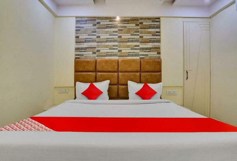 Quarto Triplo Clássico, Oyo Flagship 81202 Brown Villa