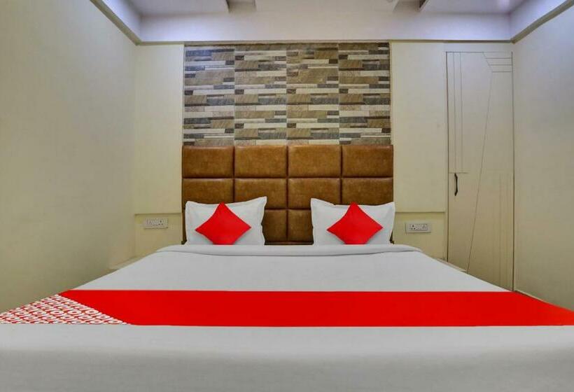 Quarto Triplo Clássico, Oyo Flagship 81202 Brown Villa