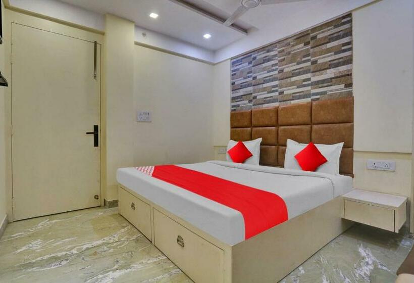 Quarto Triplo Clássico, Oyo Flagship 81202 Brown Villa