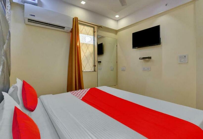 Quarto Triplo Clássico, Oyo Flagship 81202 Brown Villa