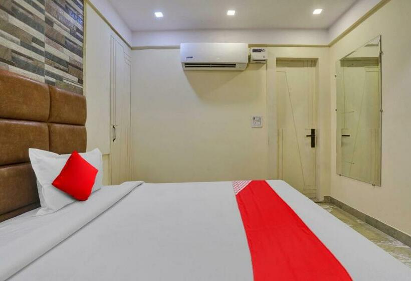 Quarto Triplo Clássico, Oyo Flagship 81202 Brown Villa