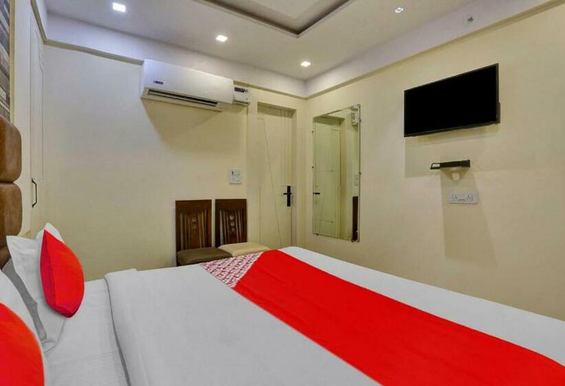 Quarto Triplo Clássico, Oyo Flagship 81202 Brown Villa