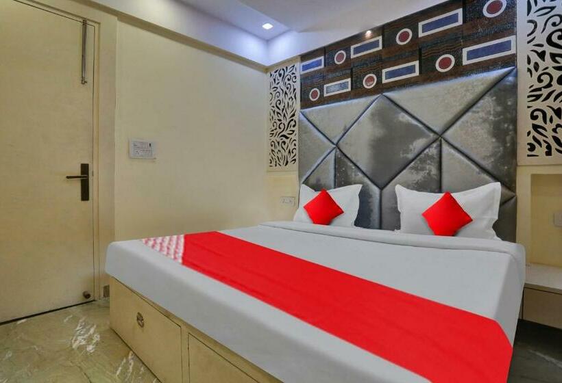 Quarto Triplo Clássico, Oyo Flagship 81202 Brown Villa