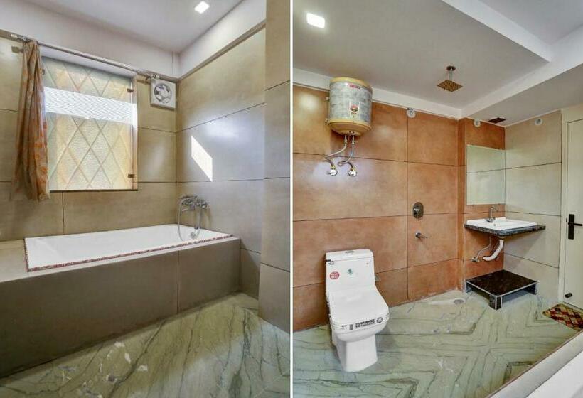 Quarto Triplo Clássico, Oyo Flagship 81202 Brown Villa