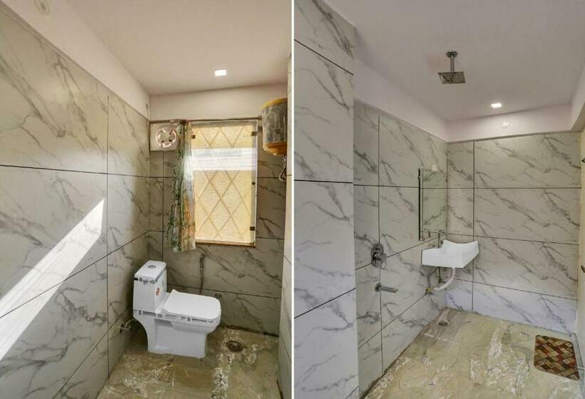 Quarto Triplo Clássico, Oyo Flagship 81202 Brown Villa