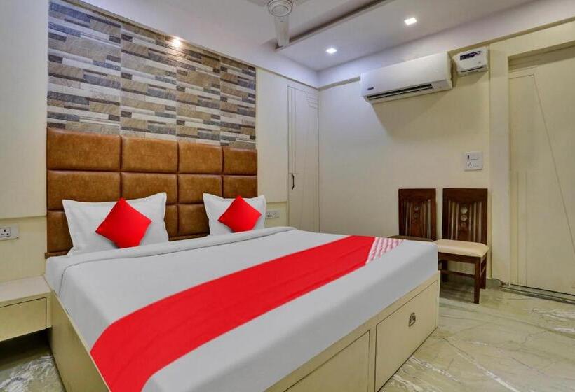 Quarto Triplo Clássico, Oyo Flagship 81202 Brown Villa