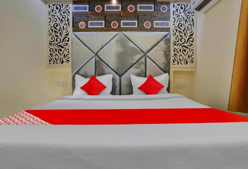 Quarto Triplo Clássico, Oyo Flagship 81202 Brown Villa