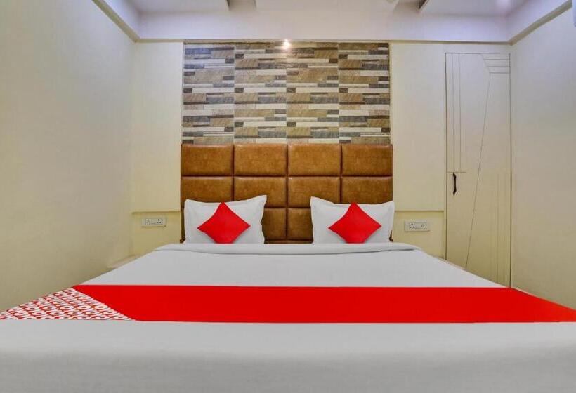 Quarto Triplo Clássico, Oyo Flagship 81202 Brown Villa