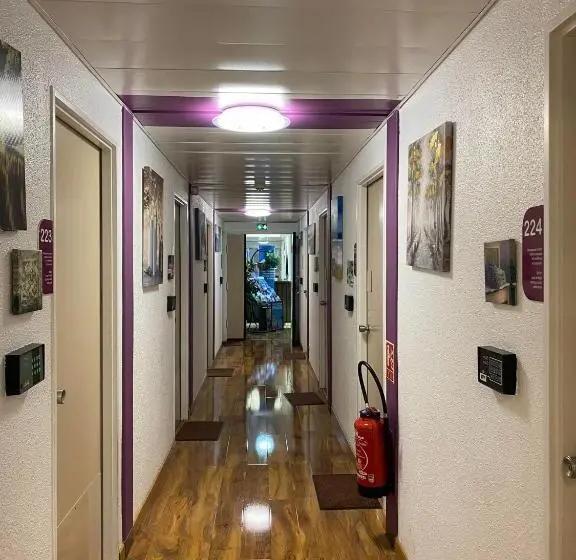 トリプルクラシックルーム, N&z Hotels