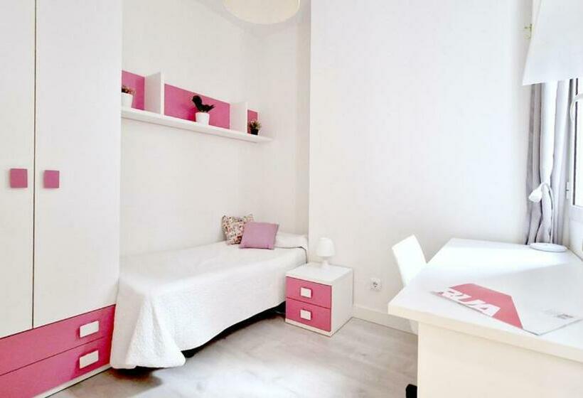 اتاق استاندارد یک نفره, Space Center Madrid