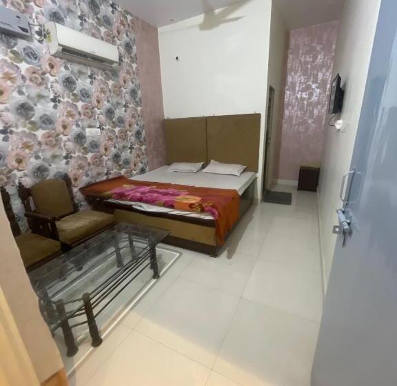 Трехместный Номер Deluxe, Oyo 81010  The Amar Palace