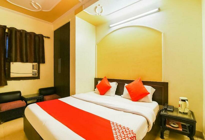 اتاق کلاسیک سه تخته, Oyo Flagship 81108  King Palace