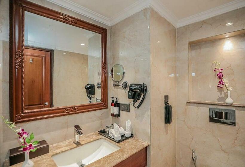 Стандартный Номер Кровать Кинг, Regenta Central Lucknow By Royal Orchid Hotels Limited