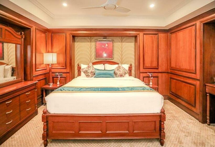 Номер Superior Кровать Кинг, Regenta Central Lucknow By Royal Orchid Hotels Limited