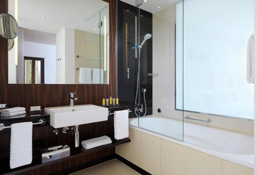 이그제큐티브 룸 킹사이즈 침대, Bonn Marriott