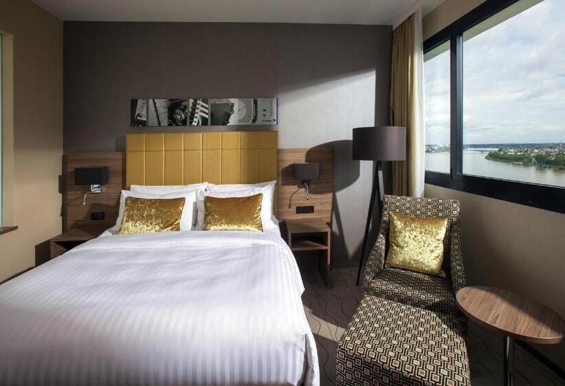 이그제큐티브 룸 킹사이즈 침대, Bonn Marriott