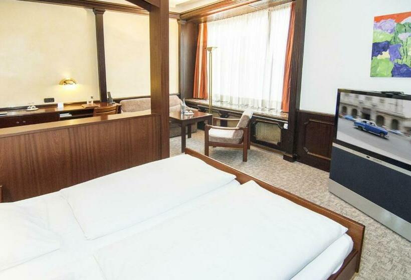 חדר סטנדרט, Café Schlack