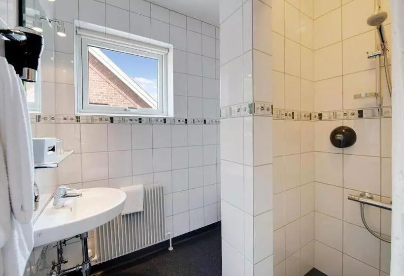 Standard-huone, Jernbanegade