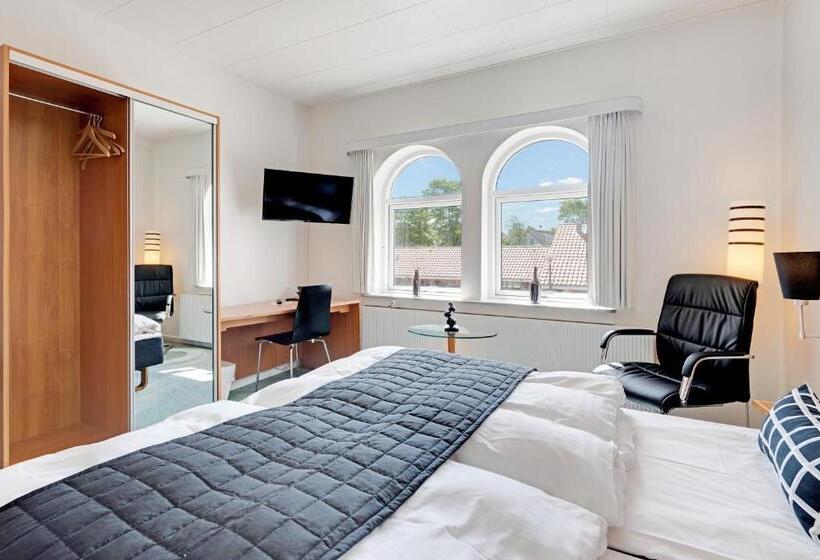 חדר סטנדרט, Jernbanegade