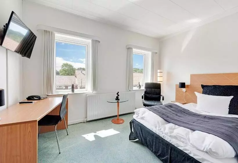 Standard Yhden Hengen Huone, Jernbanegade