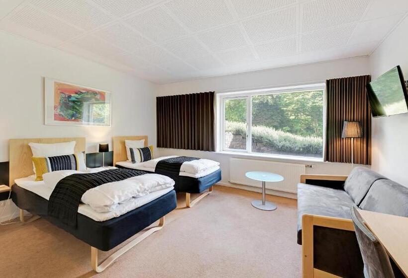 חדר ביזנס, Jernbanegade