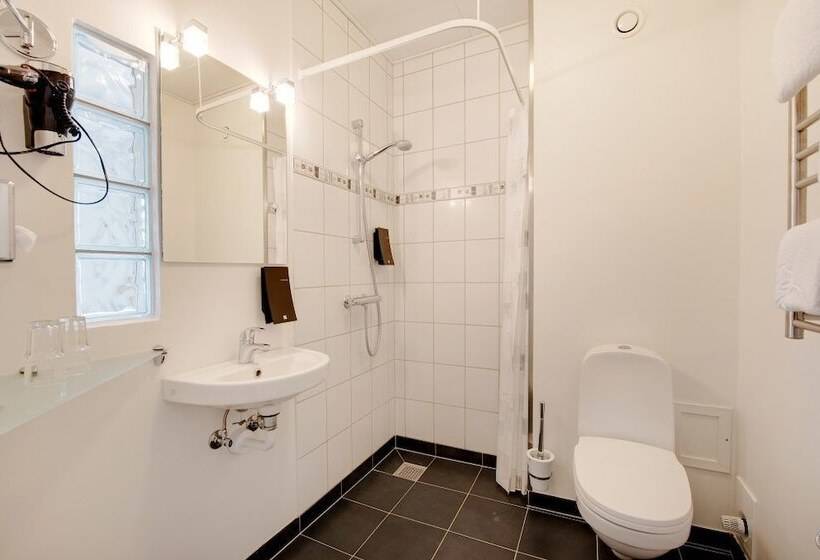 חדר ביזנס, Jernbanegade