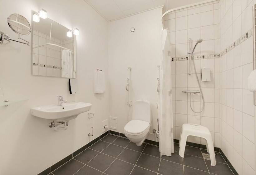 חדר ביזנס, Jernbanegade