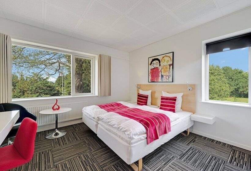 חדר ביזנס, Jernbanegade