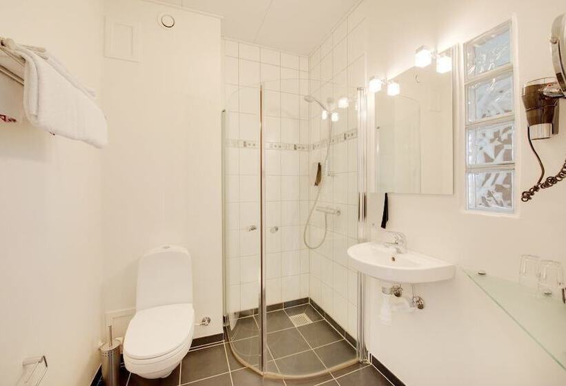 חדר ביזנס, Jernbanegade