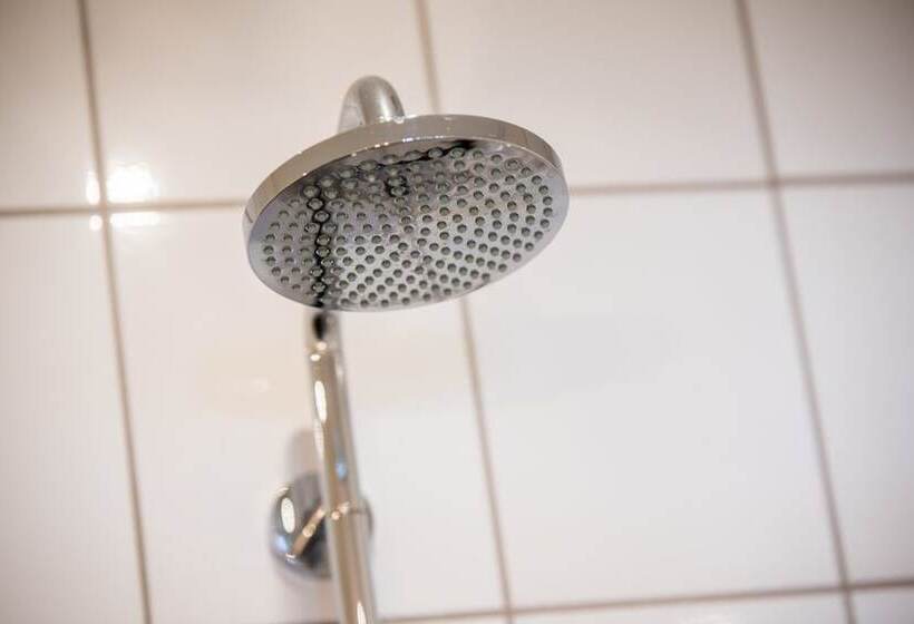 חדר סופריור, Jernbanegade