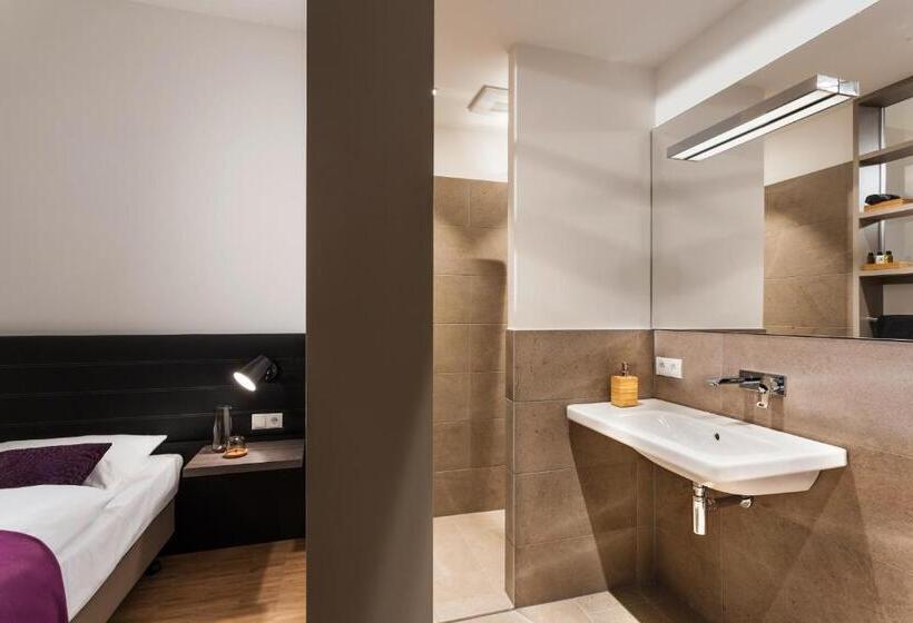 Comfort room with view, K99