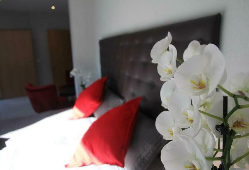 Номер Стандарт, Nella Park