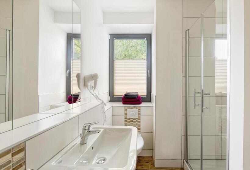 Номер Стандарт, Nella Park