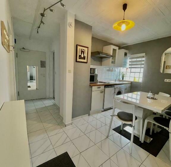 Апартаменты 3 Спальни, Nello