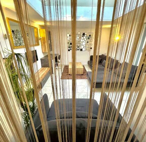 Апартаменты 3 Спальни, Nello