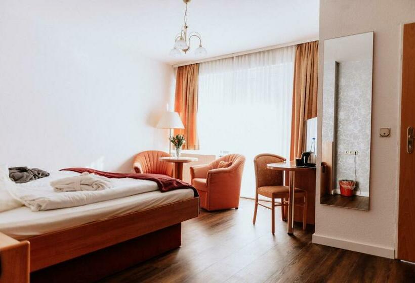 带阳台的高级房间, Parkhotel Weber Müller